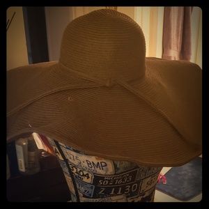 "Sex and the city" style sun/beach hat.